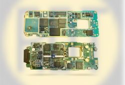 20.Платы с мобильных телефонов (старого поколения, 6 и более чипов).