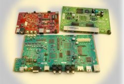 93. Зелёные двухсторонние платы (микс) со снятыми чипами.